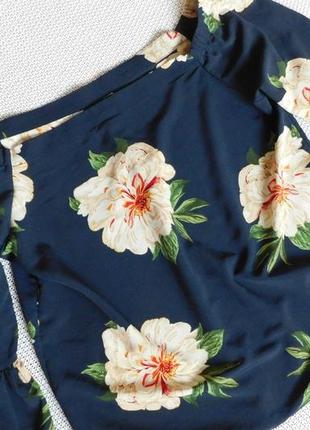 Стильна блузка з півоніями