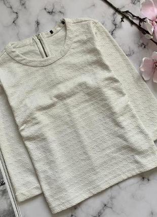 Блуза в білому кольорі з фактурної тканини1 фото