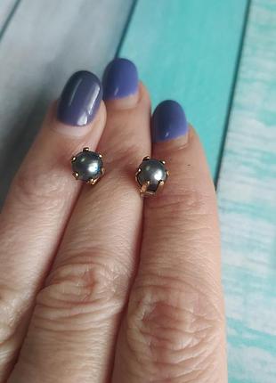 Снежки аинтаж имеют следы ношения