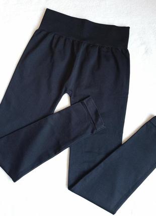 Якісні чорні лосини