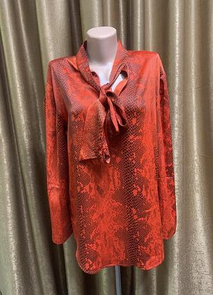 Червона блузка сорочка в діловому стилі saint tropez з принтом під рептилію, бант розмір m