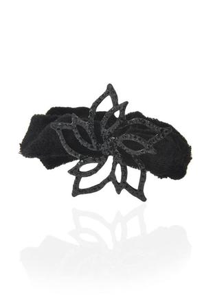 Велюровая резинка для волос с украшением 600901