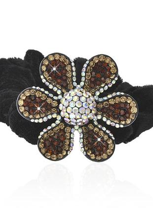 Велюровая резинка для волос с украшением 921904