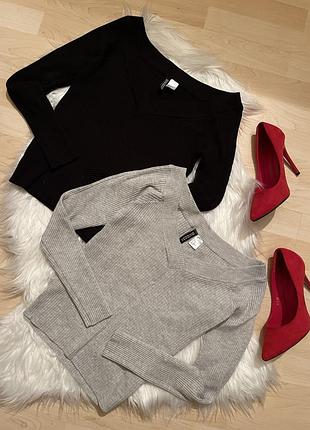 Свитер базовый в рубчик с открытыми плечами