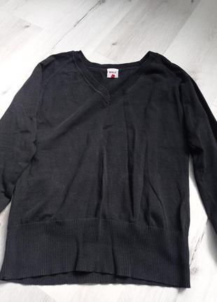 Черный свитер