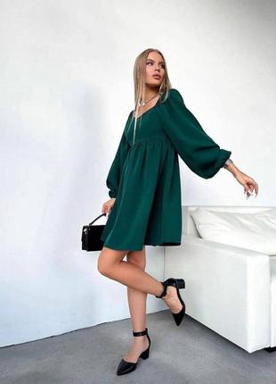 Платье зеленое однотонное на длинный объемный рукав с вырезом в зоне декольте в складку качественное стильное4 фото