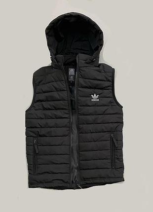 Чоловіча жилетка adidas весна з капюшоном чорна безрукавка чоловіча ададас демісезонна утеплена