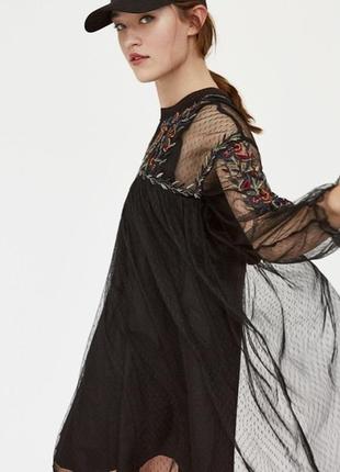 Грайлива сукня – міні з фатину з вишивкою квітів /плаття-сітка zara в ідеалі