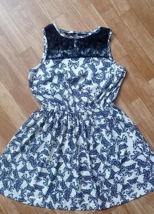 Легкое платье в красивый принт бабочки, сост. отличное. размер м-л