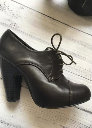 Ботинки на шнуровке коричневые2 фото