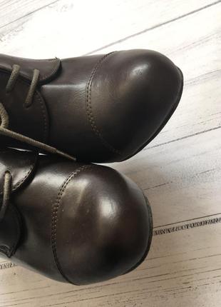 Ботинки на шнуровке коричневые4 фото