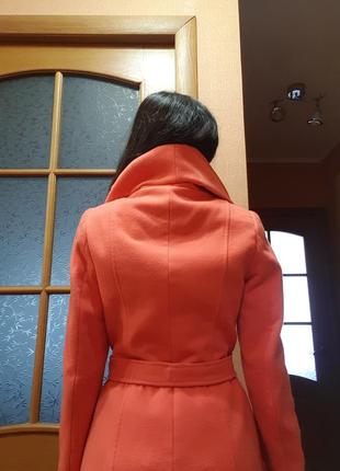 Продам женское пальто весна-осень кораллового цвета.3 фото