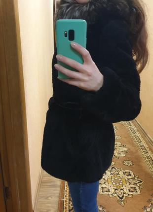 Продам жіночу шубу з натурального мутона в чудовому стані.