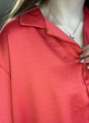 Атласна сорочка нереально красивого червоного кольору з невеличким принтом від jjxx😍😍😍4 фото