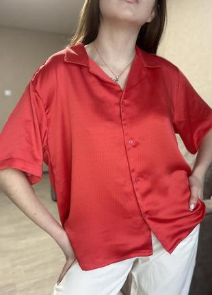 Атласна сорочка нереально красивого червоного кольору з невеличким принтом від jjxx😍😍😍6 фото