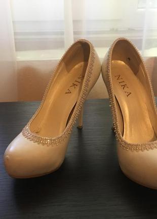 Чарівні весільні туфлі