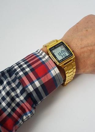 Часы, будильник, хронограф, календарь, подсветка.