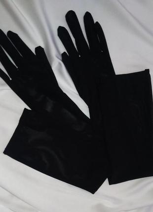 Черные перчатки длинные из эластичной сетки4 фото