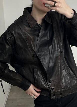 Розкішна вінтаж чорна шкіряна куртка косуха з плетінням4 фото