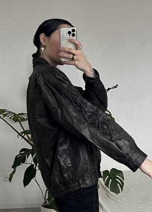 Розкішна вінтаж чорна шкіряна куртка косуха з плетінням3 фото