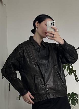 Розкішна вінтаж чорна шкіряна куртка косуха з плетінням6 фото