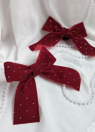 Вишневые бархатные бантики со стразами