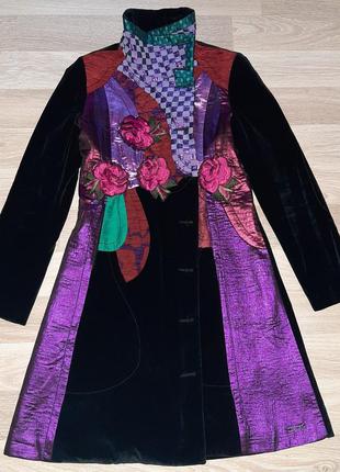 Пальто бархат с аппликацией от desigual испания
