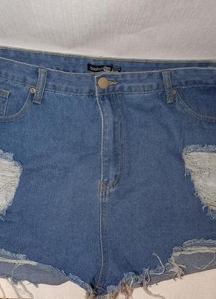 Стильні джинсові шорти /висока посадка 
від boohoo розмір uk 20
