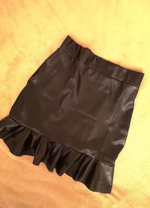 Мягкая кожаная юбка с воланом2 фото