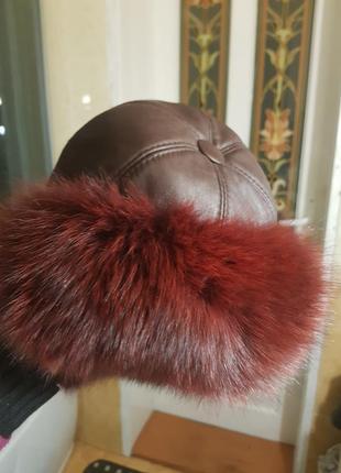 Шапочка ушанка теплая зимняя с бомбонами натуральная кожа и мех песец бордо4 фото