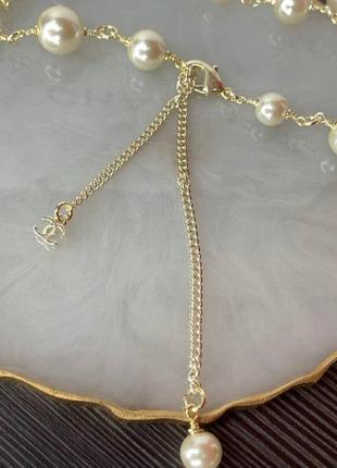 Брендовое ожерелья карабин с логотипом белое золото жемчуг цирконий