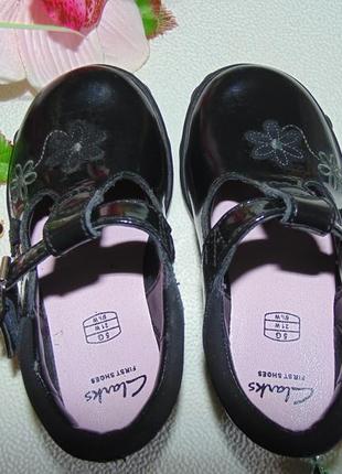 Мигают.шикарные туфли clarks 4