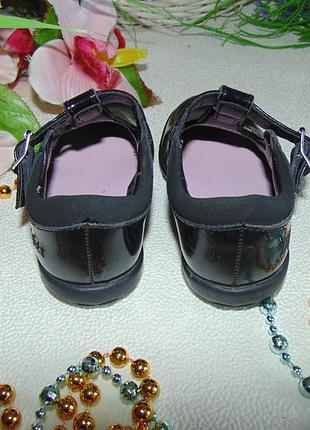Мигают.шикарные туфли clarks 6
