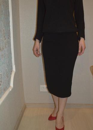 Черная юбка-футляр  ниже колена1 фото