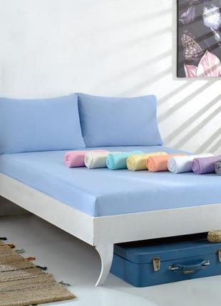 Простынь трикотажная на резинке спальное место  200 x 220 см с 2 наволочками 50*70 см цвет голубой