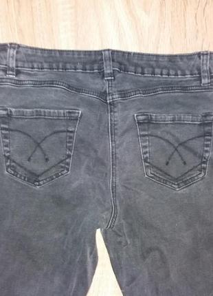 Щільні джинси з нашивкою3 фото