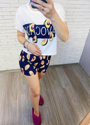 Женская пижама укороченная футболка+шорты (р.42-50) с принтом avocado2 фото