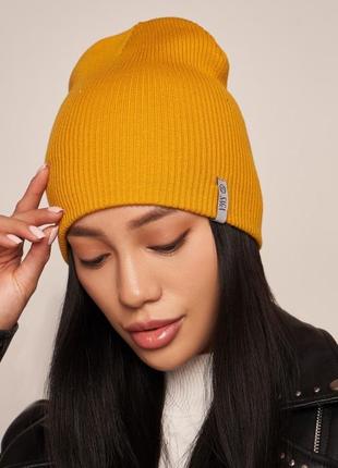 Бежевая женская шапка лопата без отворота весна-осень2 фото