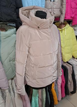 Стильна демісезонна куртка бархат весняна