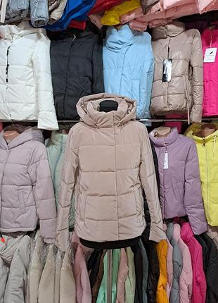 Стильна демісезонна куртка бархат весняна