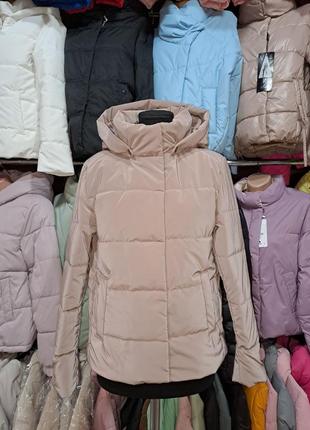 Стильна демісезонна куртка бархат весняна