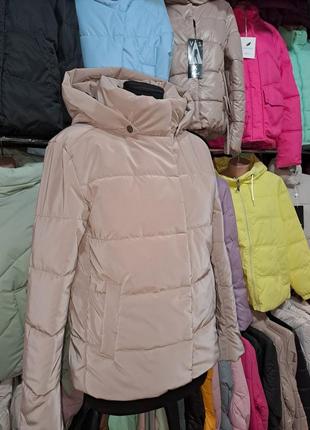 Стильна демісезонна куртка бархат весняна