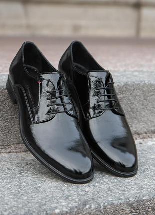 Лаковані чорні туфлі з шнурівкою 41 42 43 45 розмір