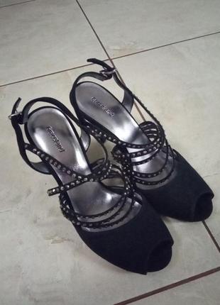 Замшевые босоножки