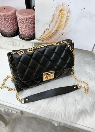 Стьобана сумка з ланцюжком