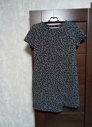 Брендовое красивое платье р.16.
