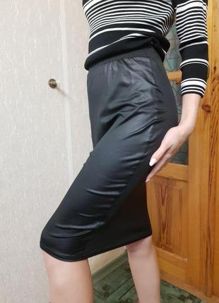 Эффектная зауженная юбка