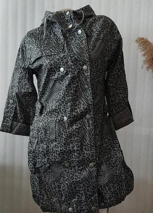 Красива вітровка плащ куртка дощовик з капюшоном