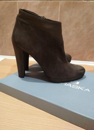Ботильоны кожаные (натуральная замша) braska