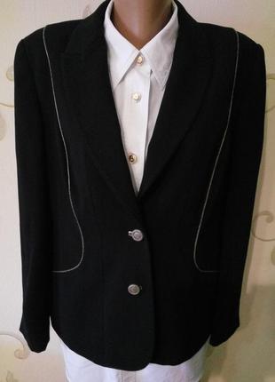 Красивый строгий деловой пиджак. размер 14